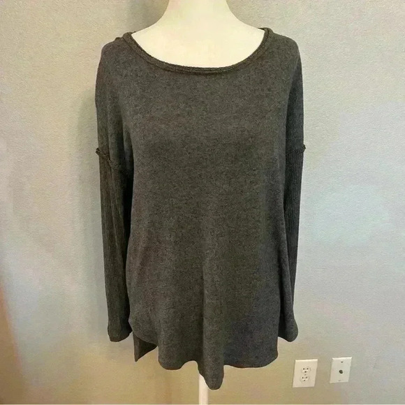 Bobeau ribbed sleeve oversize fit thin sweater in gray & black size small - Picture 13 of 15